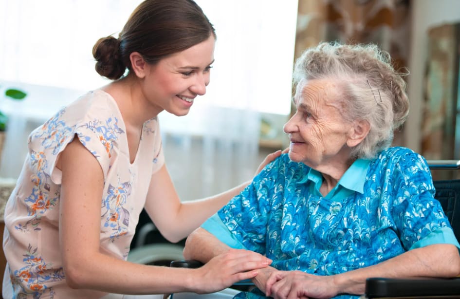 Deciding Between Elderly Care and Assisted Living: A Guide to Choosing the Best Care for Your Loved One